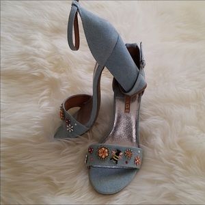 ( SOLD ) CUTE RAMPAGE HONEY-BEE HEELS 👠
